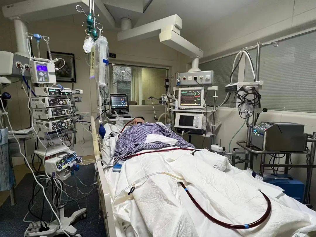 重症高峰下的坚守——呼吸监护室工作小记_救治_患者_病人
