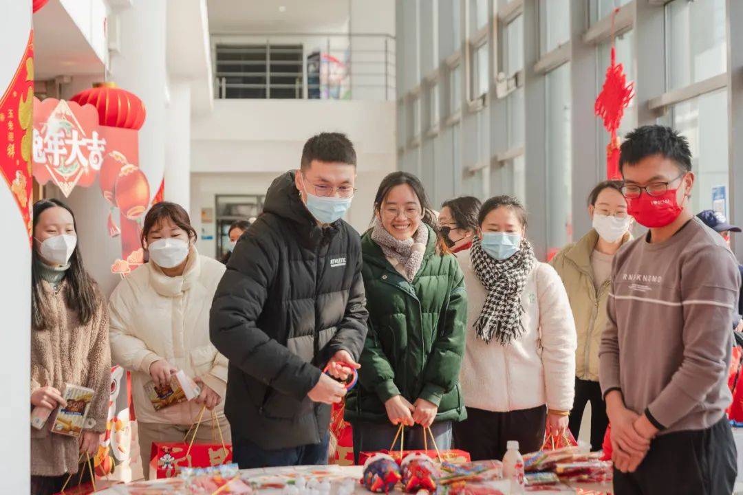 快来查收这些沪上高校的精彩集锦与温馨祝福丨爱申活暖心春_活动_上海