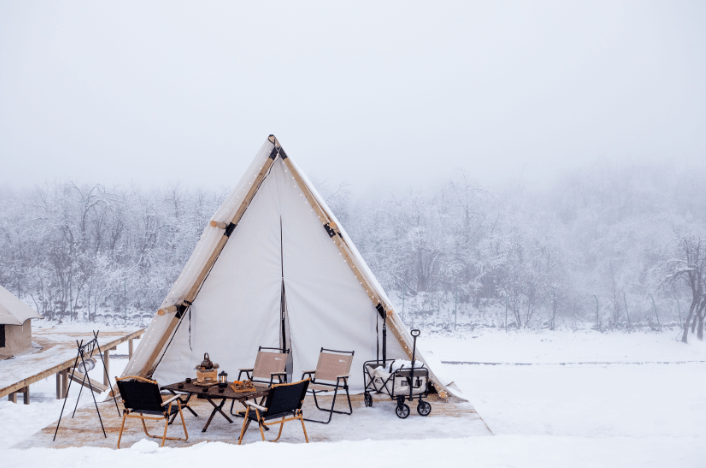 春节假期,雪地露营成冰雪游新宠_帐篷_滑雪场_设备
