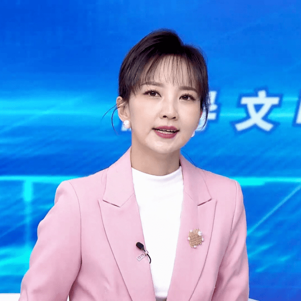 今天我们邀请到的是郑州大学第一附属医院眼科主任——张凤妍教授,接