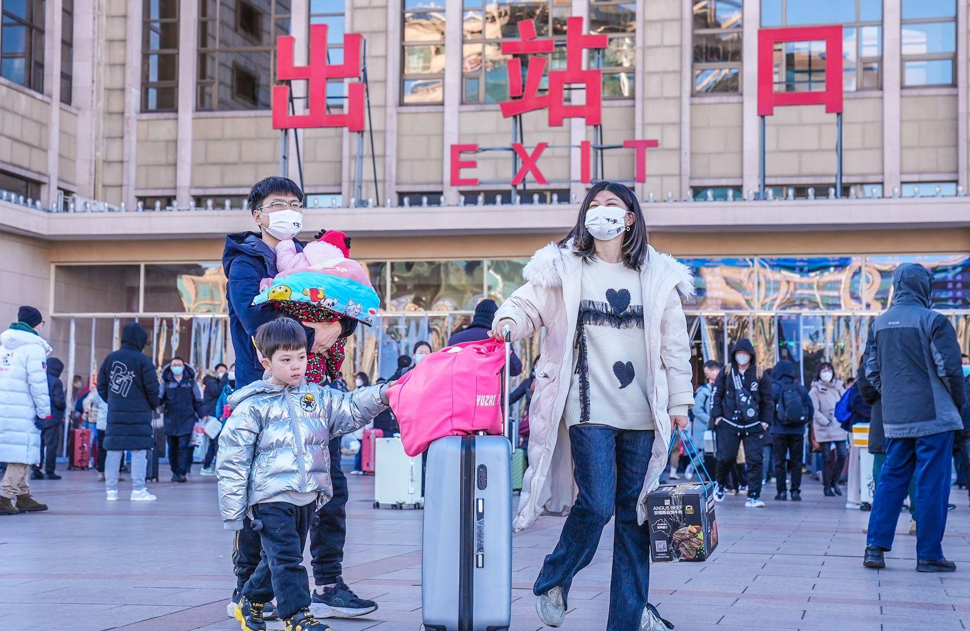 记者大年初六直击北京站:旅客满载而归迎接新一年_武亦彬_旅途_返程