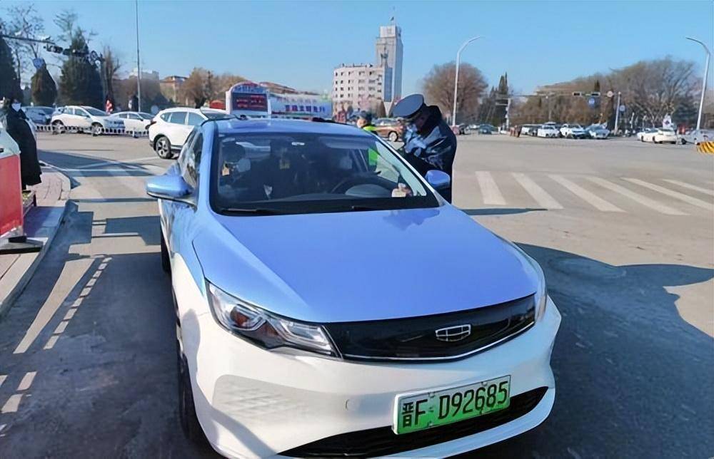 加强安全执法检查 全力护航春运_进行_保障_出租车