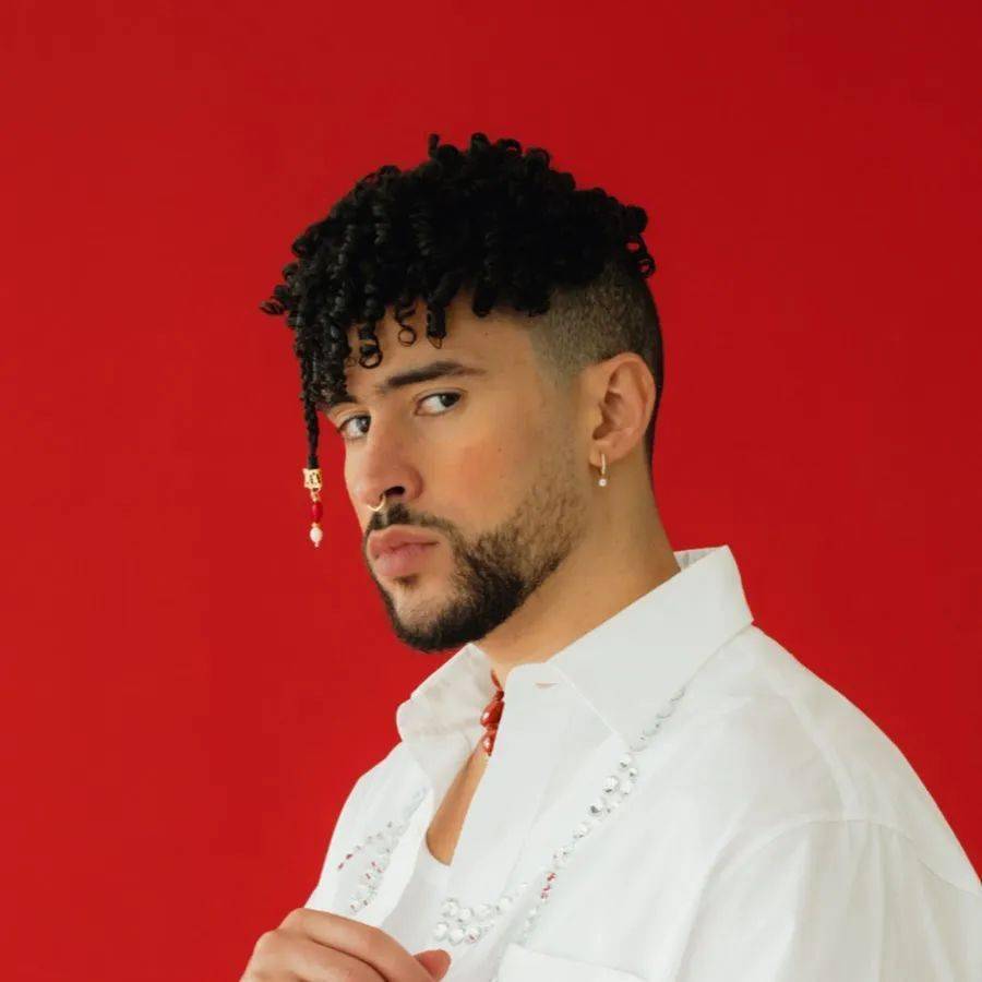 雷鬼歌手bad bunny遭怼脸拍扔粉丝手机被喷,880万美元洛杉矶豪宅曝光