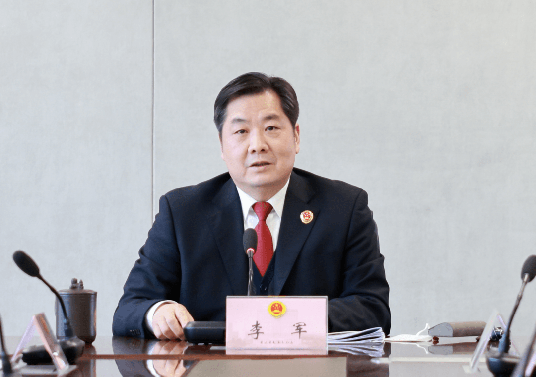 市检察院党组书记,检察长李军主持会议并讲话.