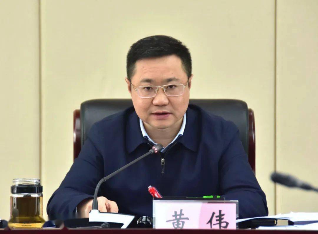 市政府党组副书记向承强,党组成员李旭,王继松,曾征,赵亮出席并围绕