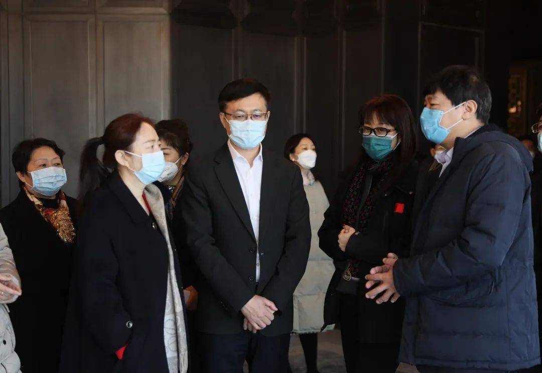 区政府办公室党组书记,主任张丁,区商务局党组书记,局长袁利,什刹海