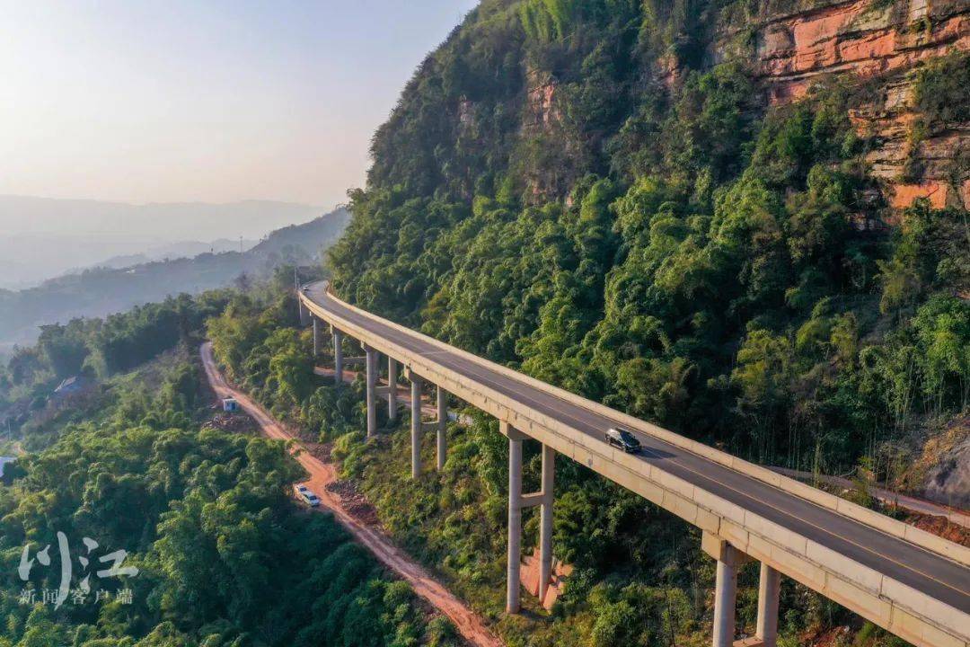 泸州这条挂壁公路,沿途都是最美风景