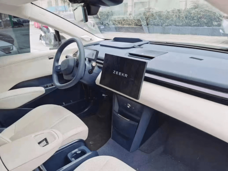 将于上海车展首发 极氪第三款车型内饰曝光_搜狐汽车_搜狐网