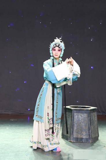 日照市艺术剧院优秀青年演员王洁荣获山东省中青年戏曲演员比赛吕剧组