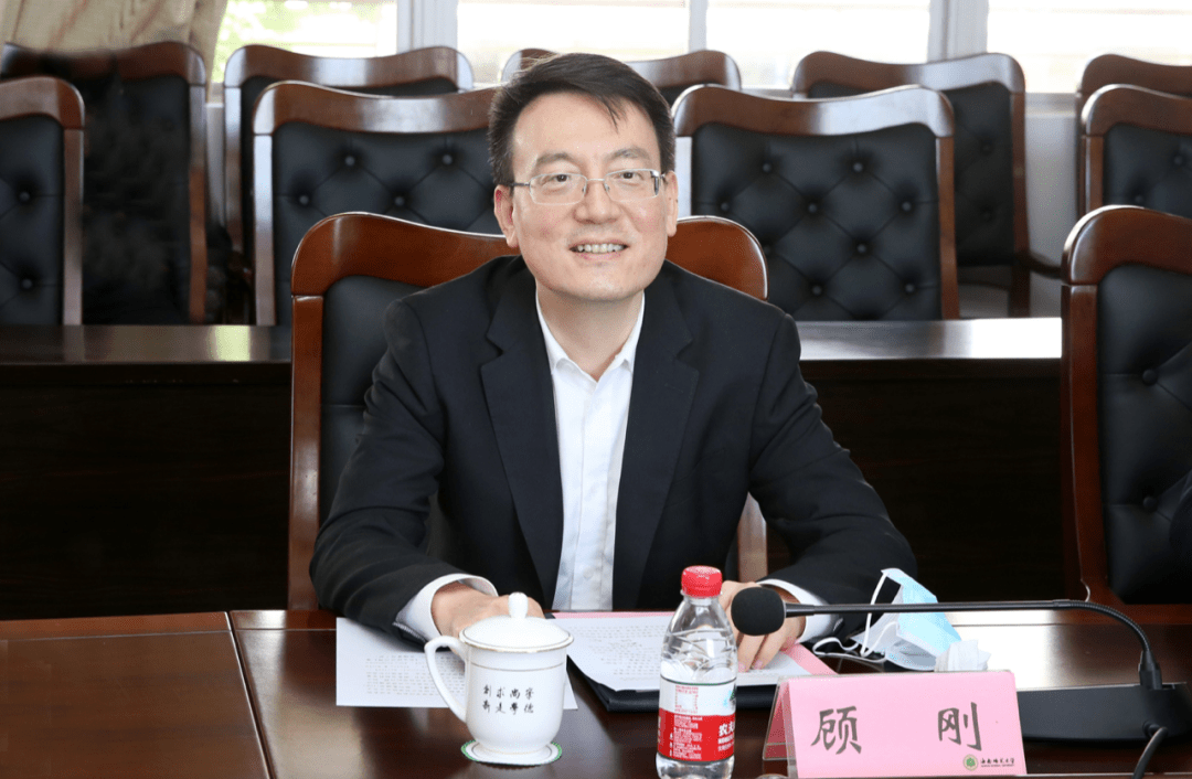 公开信息显示,顾刚出生于1977年4月,今年1月17日当选为海南省副省长