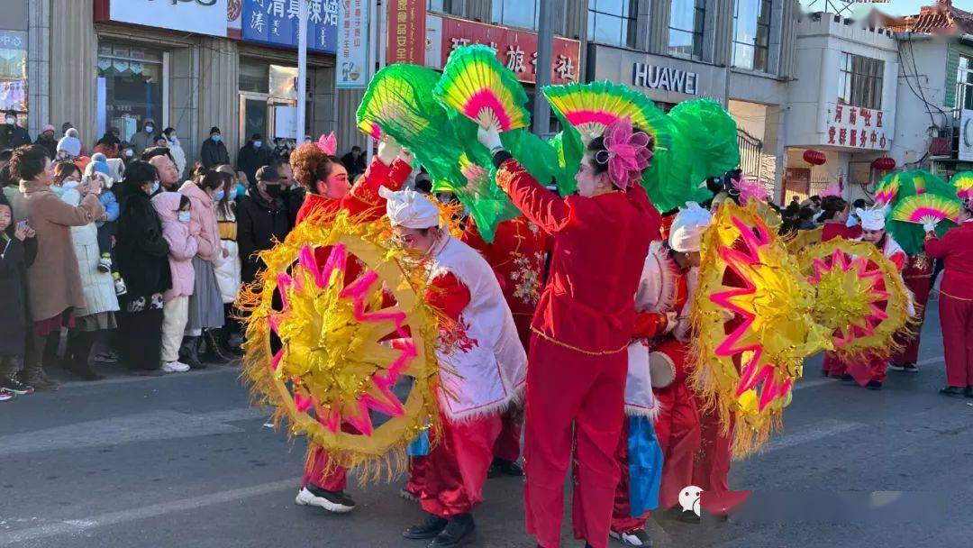 此次繞九曲開幕式分為玉兔鬧春,瑞雪迎春,春燃九霄,花開滿園,鼓舞盛世