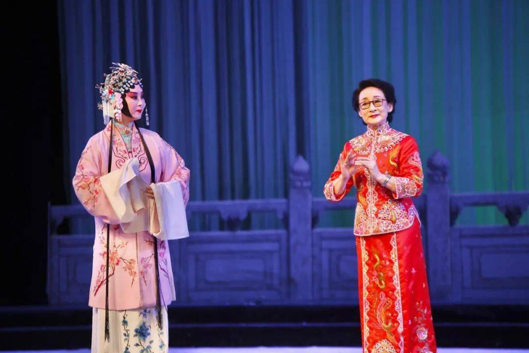 煙臺市京劇院青年演員們帶來《賣水》《鎖麟囊》《李逵探母》《花田錯