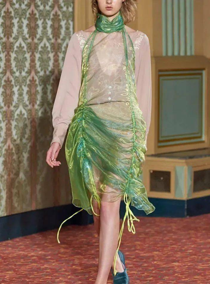 (2023s/s秀场薄纱面料分析)_网络_时尚_微信