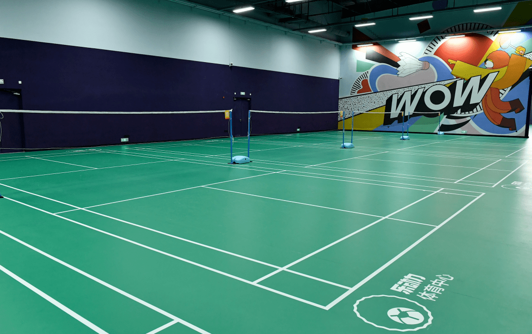 乐动力闵行体育中心羽毛球馆内设19片标准羽毛球场地.