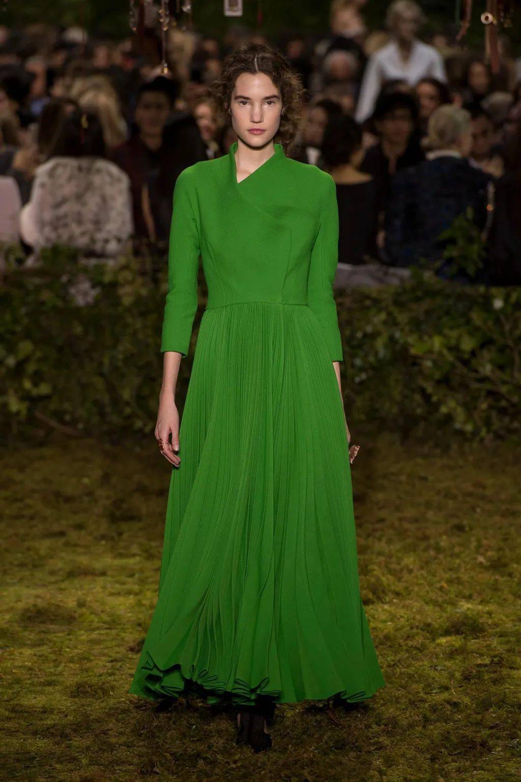 充满仙女气息的薄纱面料一直深受亚洲女性的喜爱,纵观