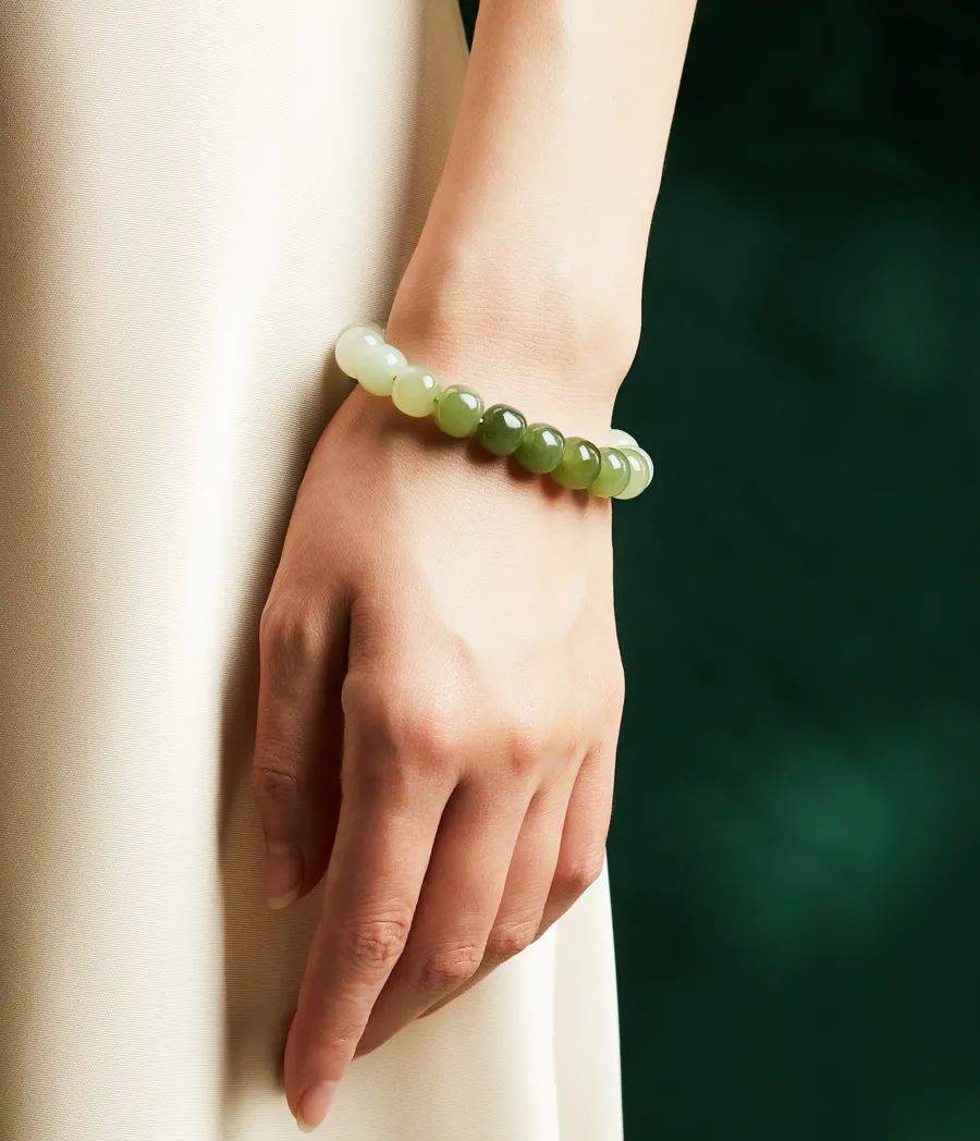 女人戴玉有福气!