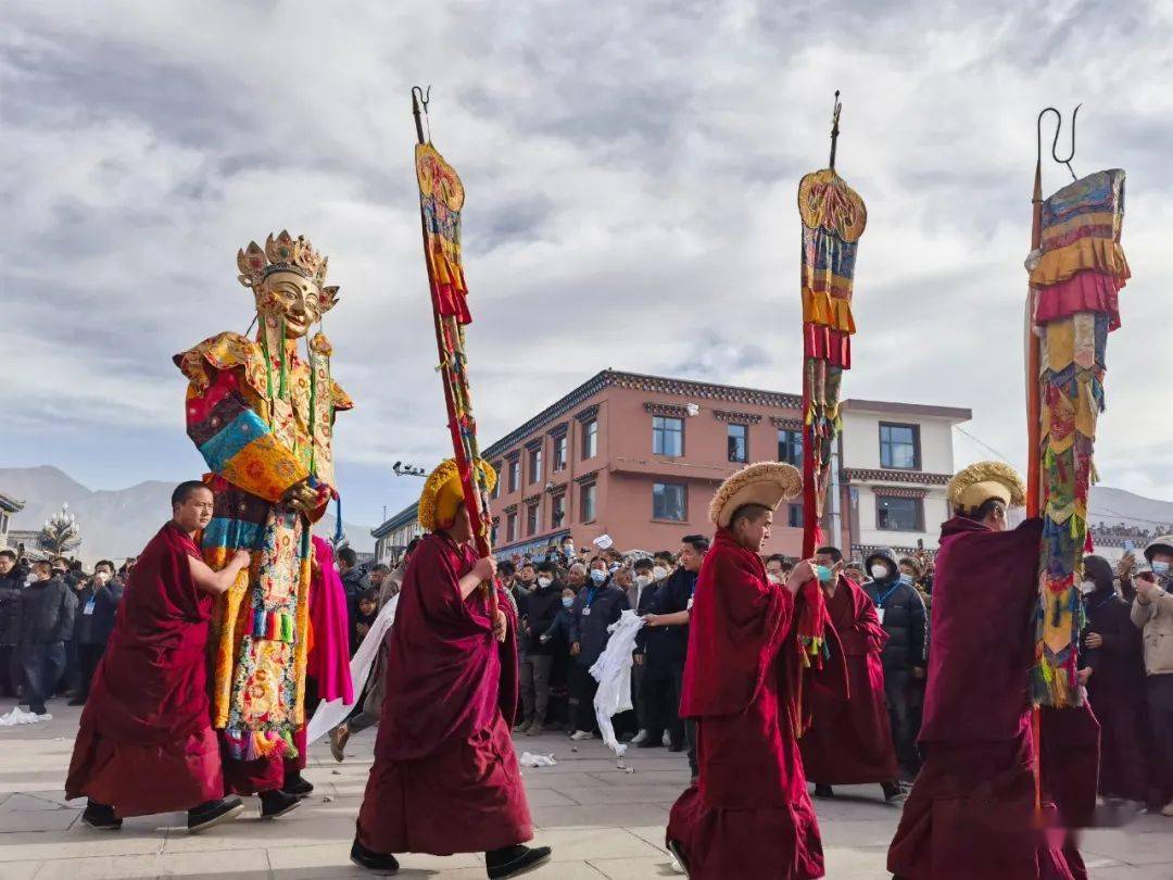 【网络中国节·元宵】夏河:拉卜楞寺举行正月十六"转香巴"活动_弥勒