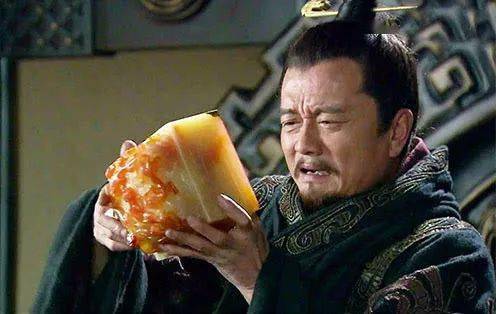 美鉴丨金镶玉,玉雕也能如此惊艳!_玉玺_图案_时尚