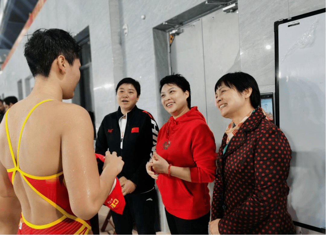 自治區體育局副局長魏鶴看望在邕集訓的國家女子水球