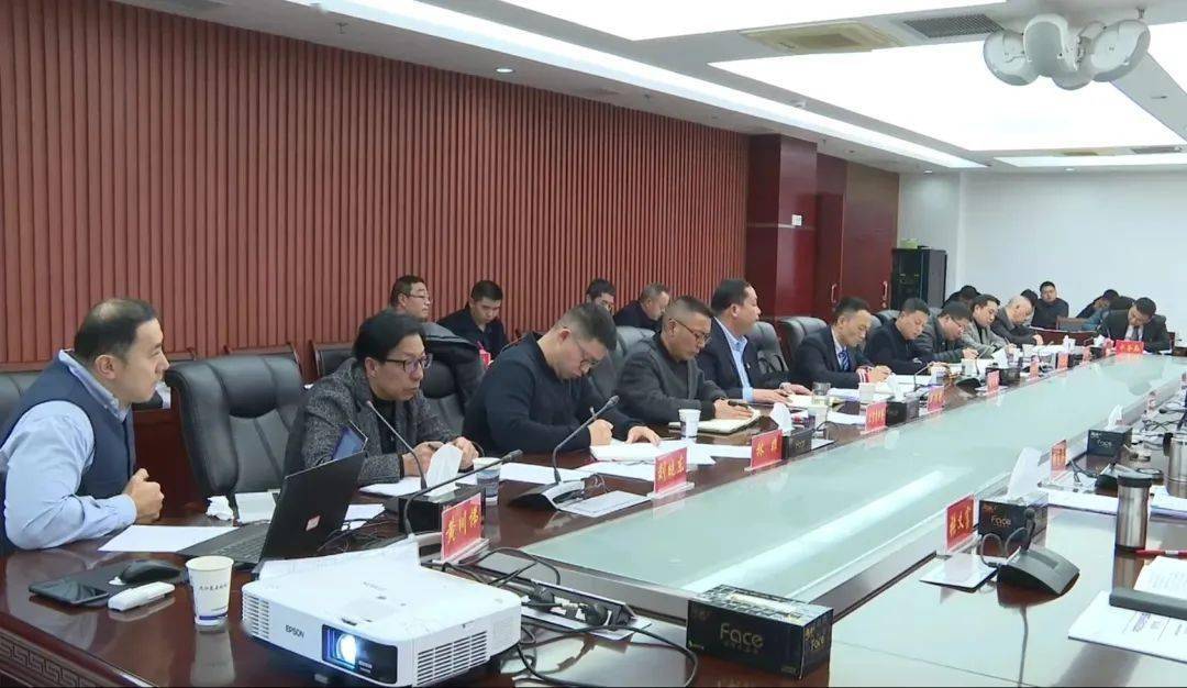 2月6日,县委书记苏世攀主持召开专题会议,听取绥江县玄武岩精深加工