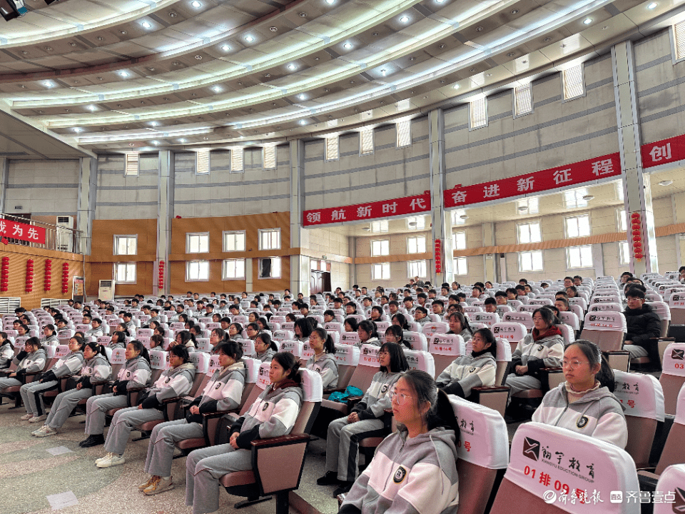 感触感染时代新变革 进修贯彻党的二十大精神进校园