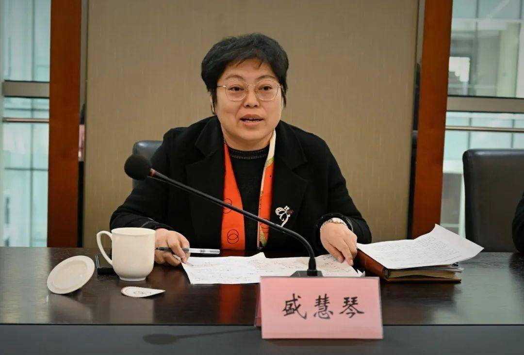 2月3日上午,市委宣传部副部长,市文明办主任盛慧琴一行4人到南通经济