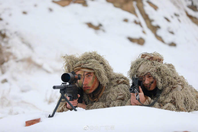 尖刀出鞘！侦察兵天山脚下实训掠影_在线_武警新疆总队_克拉玛依