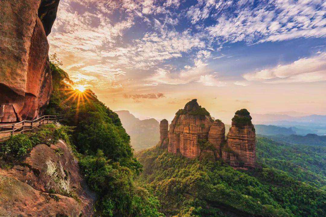 丹霞之险—巴寨景区.巴寨,丹霞