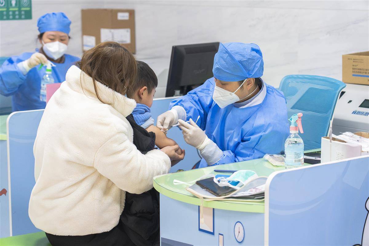 武汉东西湖首家社区医院纳入智慧化接种疫苗系统_孩子_信息_家长