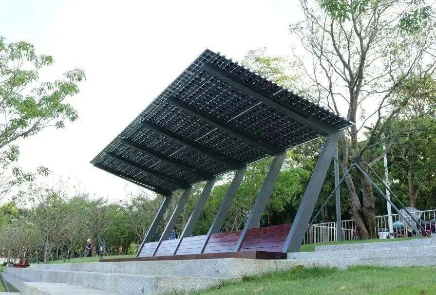 面:光伏廊架线:无线充电座椅点:风动发电风车塔以点,线,面结构布局的