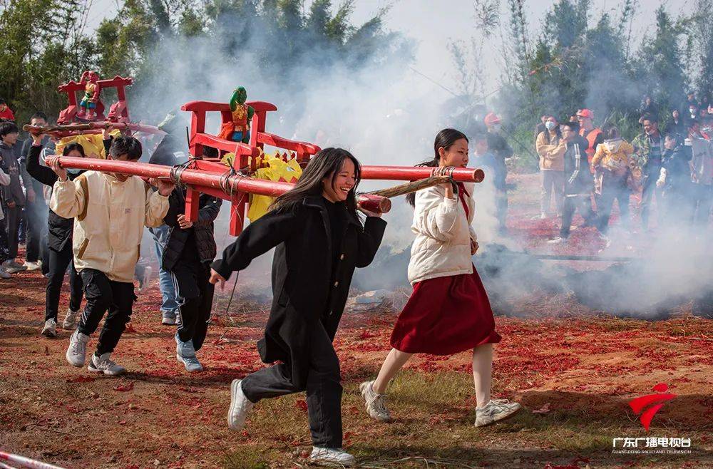张声金 摄潮州市铁铺镇溪美寨村搧老爷,郑文锋 摄揭阳市普宁大长陇村