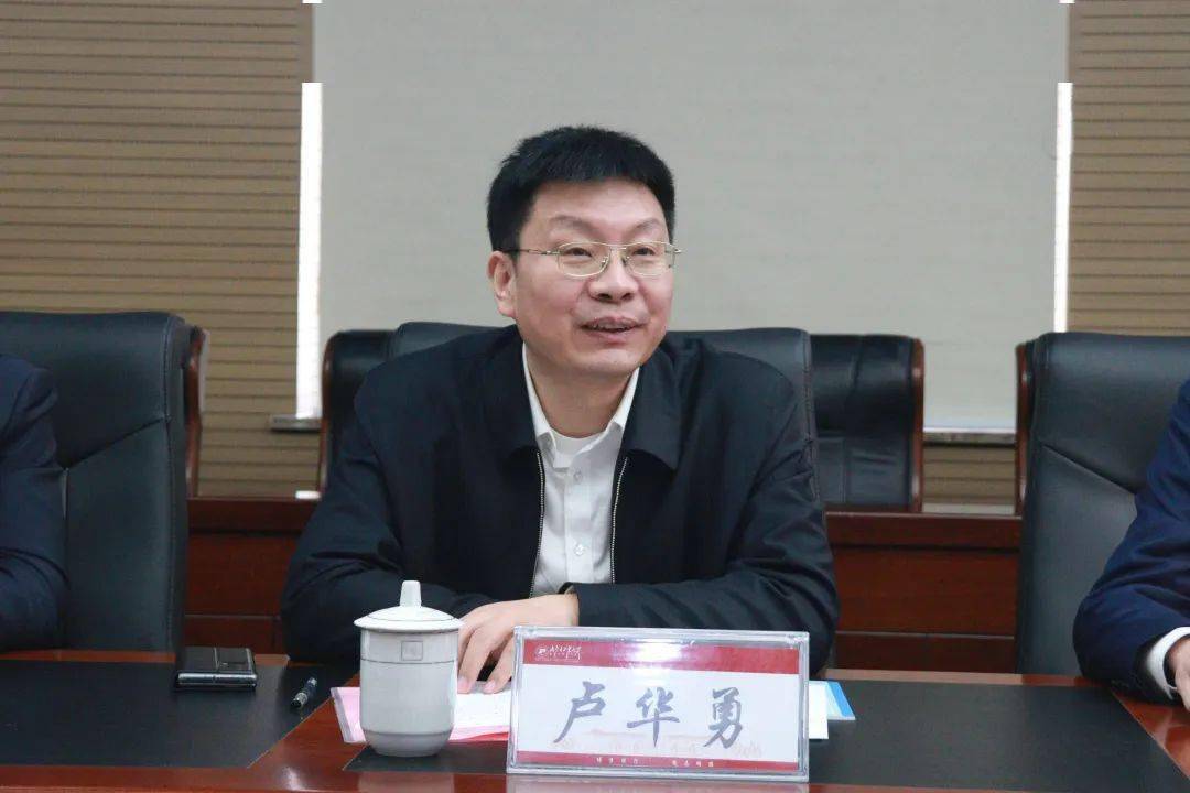 郭喜欢迎卢华勇一行到访,对中建三局及西北公司改革发展取得的成就