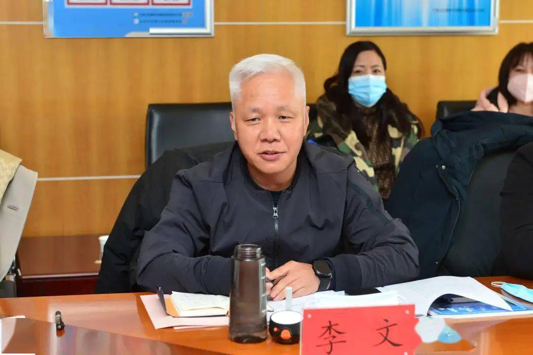 区教委胡光熠副主任充分肯定学校对视导工作的重视,从材料到汇报,从