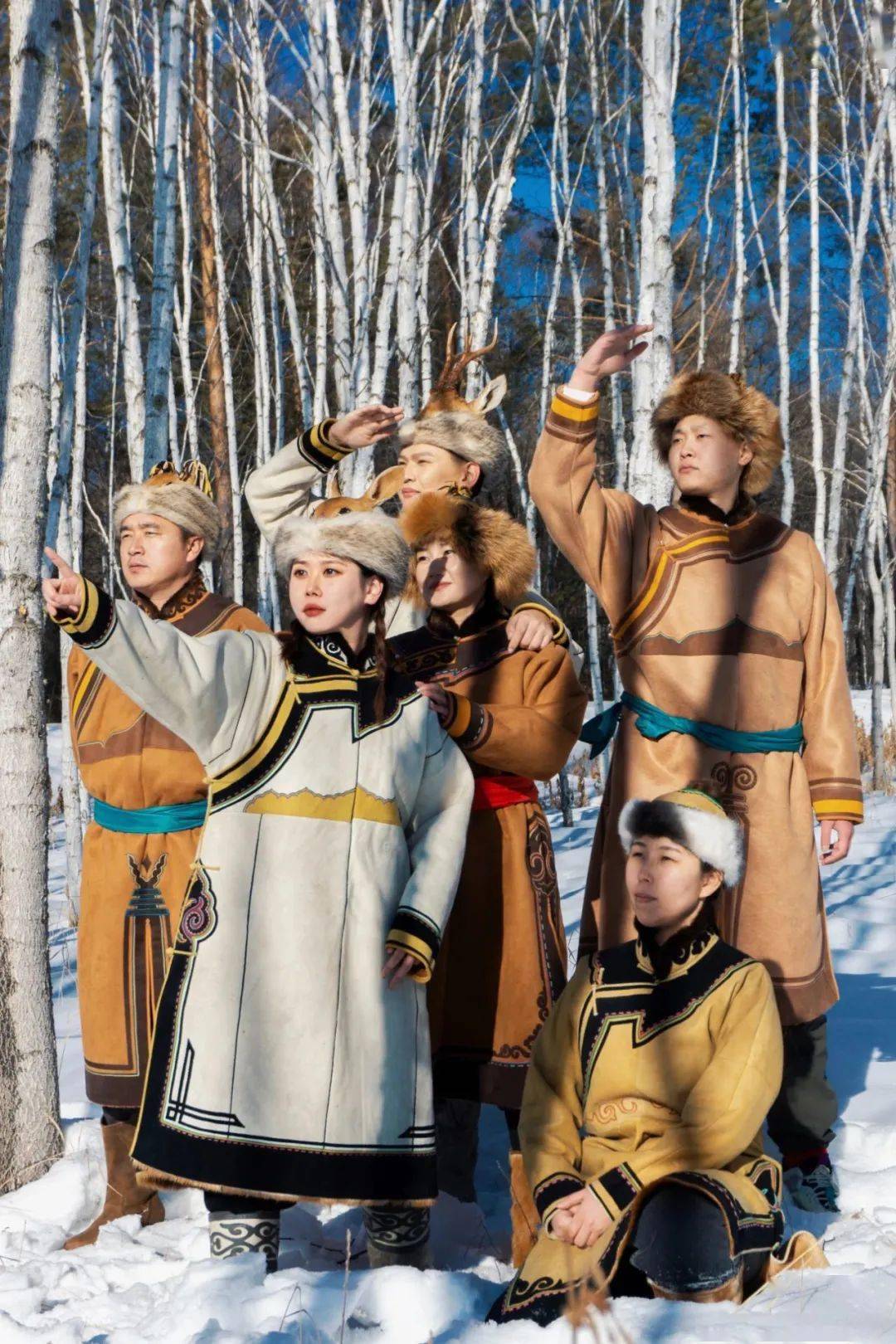鄂伦春族传统服饰图片