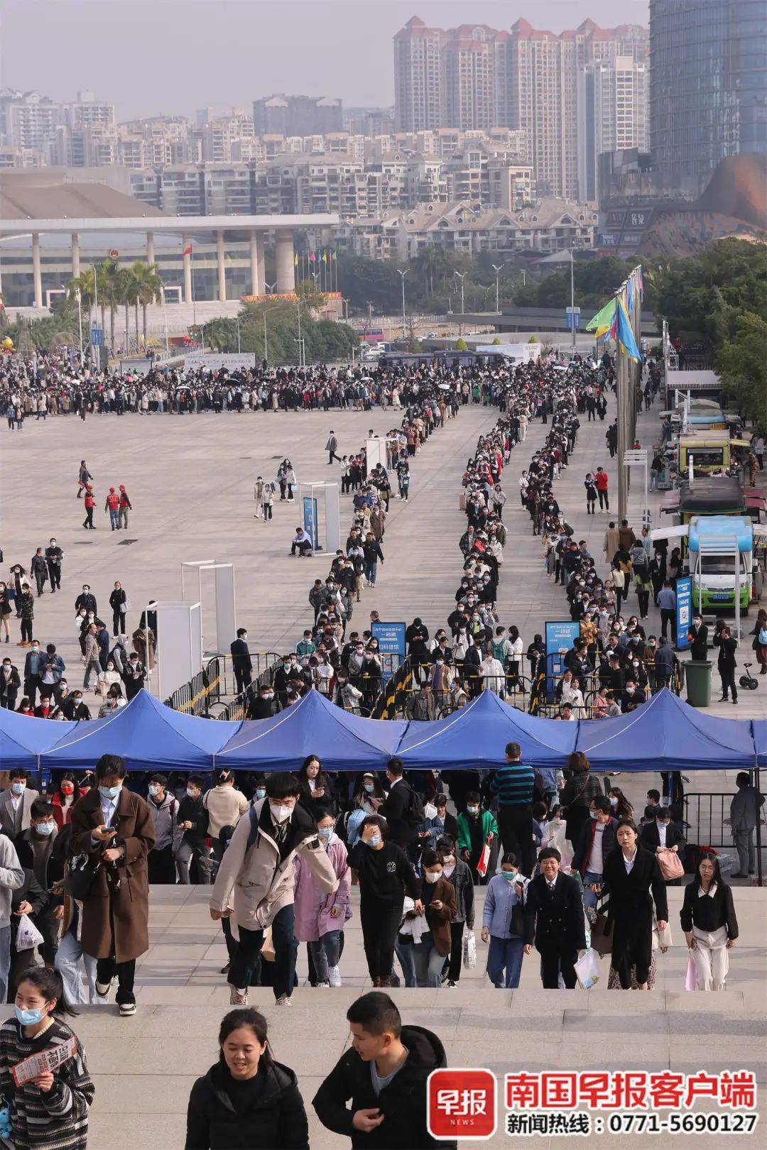 人山人海！在南宁国际会展中心，近10万人入场求职