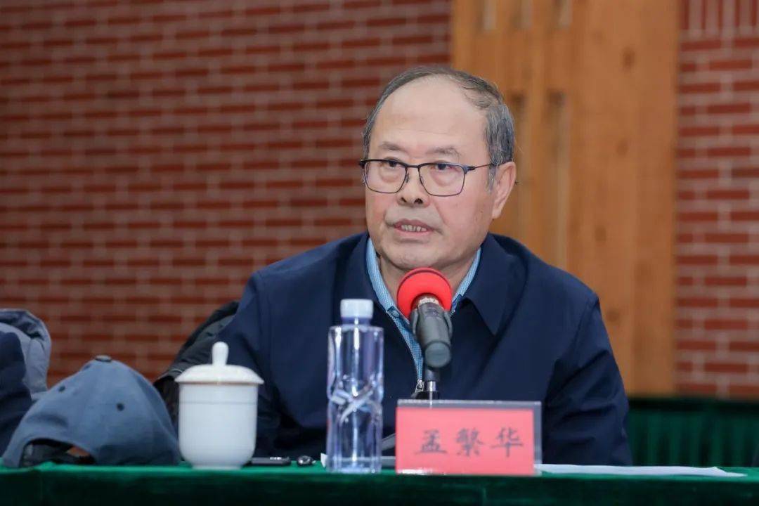 沈阳师范大学特聘教授 孟繁华孟繁华认为徐坤是特别有现实关怀的作家