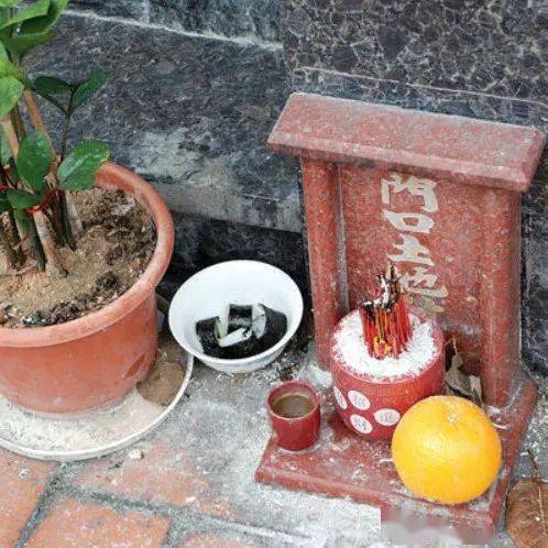 都可看到"土地公"神位还有不少店铺,民居门前多达140多个公共的土地