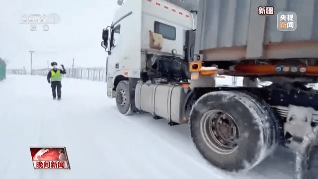 全国多地呈现降雪气候 各地采纳多种办法保障道路通顺