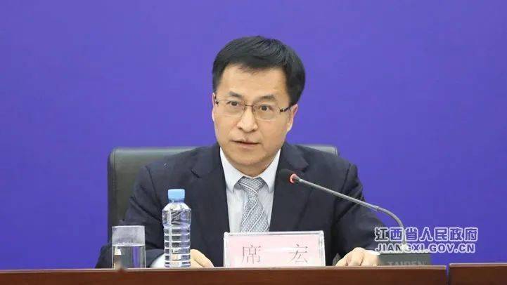 副厅长席宏先生,省委教育工委委员,省教育厅副厅长刘小强先生,省市