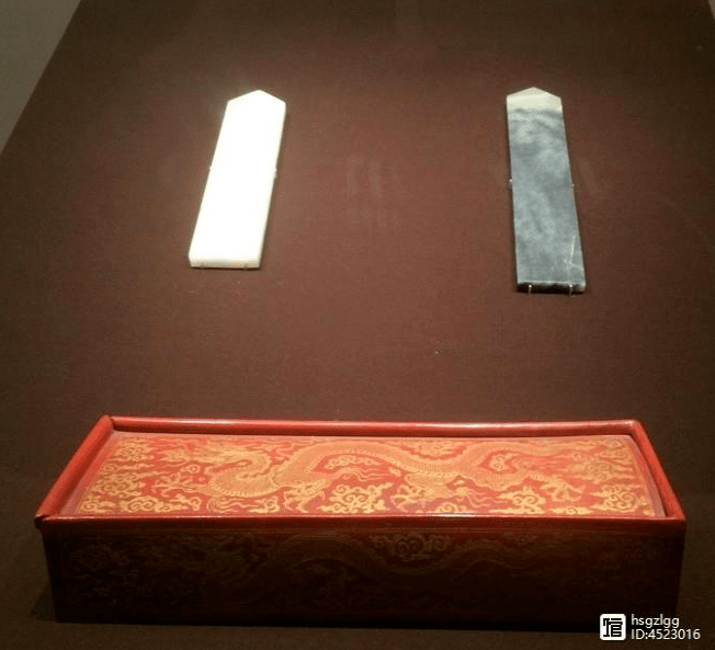 『出土系列』明代山东邹县鲁荒王朱檀墓出土玉器_宝石_淤泥_中国