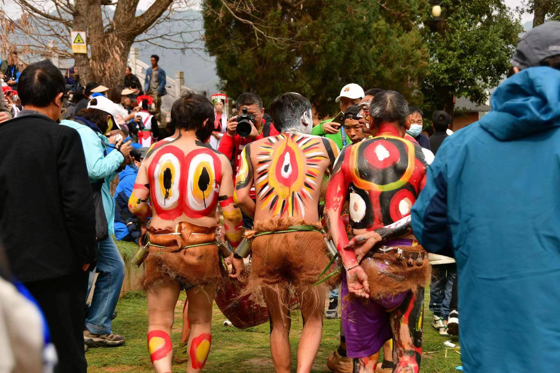 弥勒红万祭火节热闹非凡_活动_西一镇_万村
