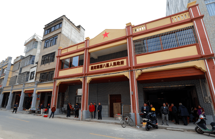 罗定市泗纶镇对骑楼街实施改造修复工程建设,通过修旧如旧,进一步活化