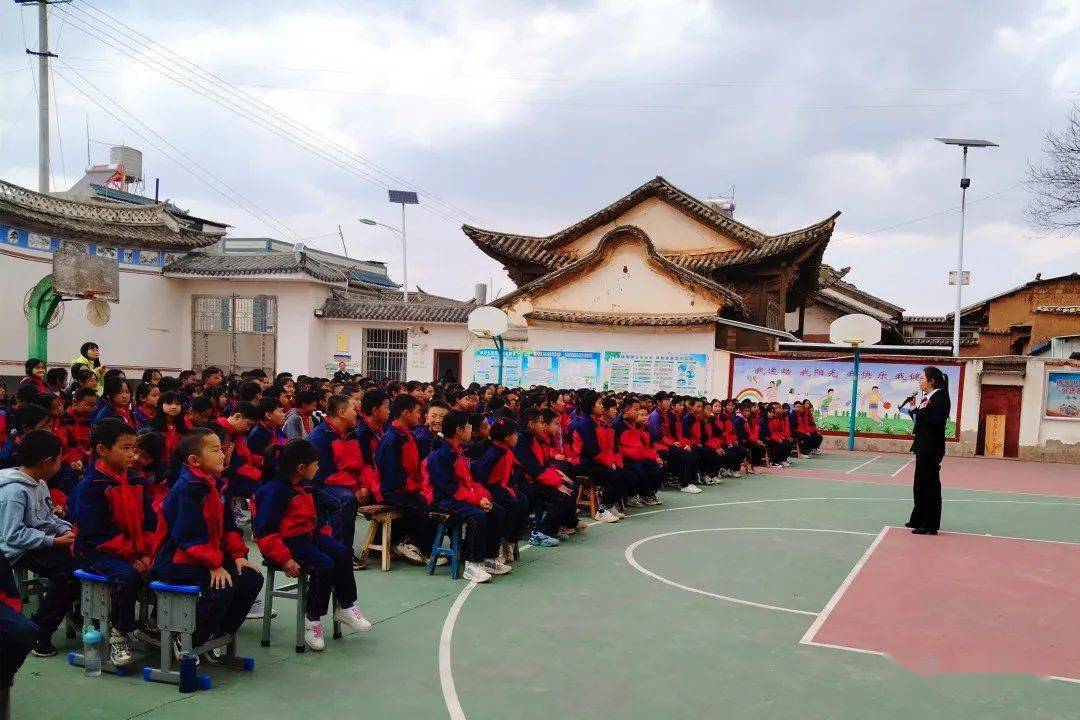 普淜小學宣講現場2月22日,縣人民法院法官到普淜鎮開展法治宣講進校園