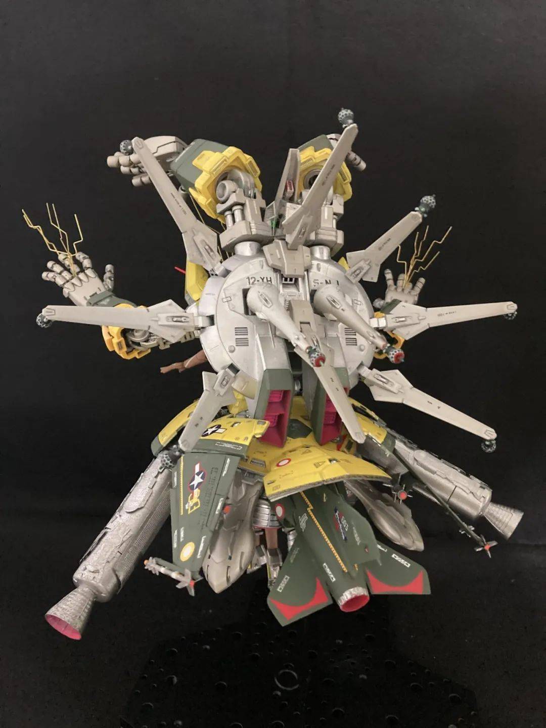 与吉恩号融为一体,会放电的宇宙"女鬼"?_拉拉辛_公众_高达