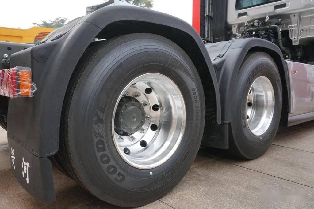 重卡新标杆 800马力的黄河x7牵引车_搜狐汽车_搜狐网