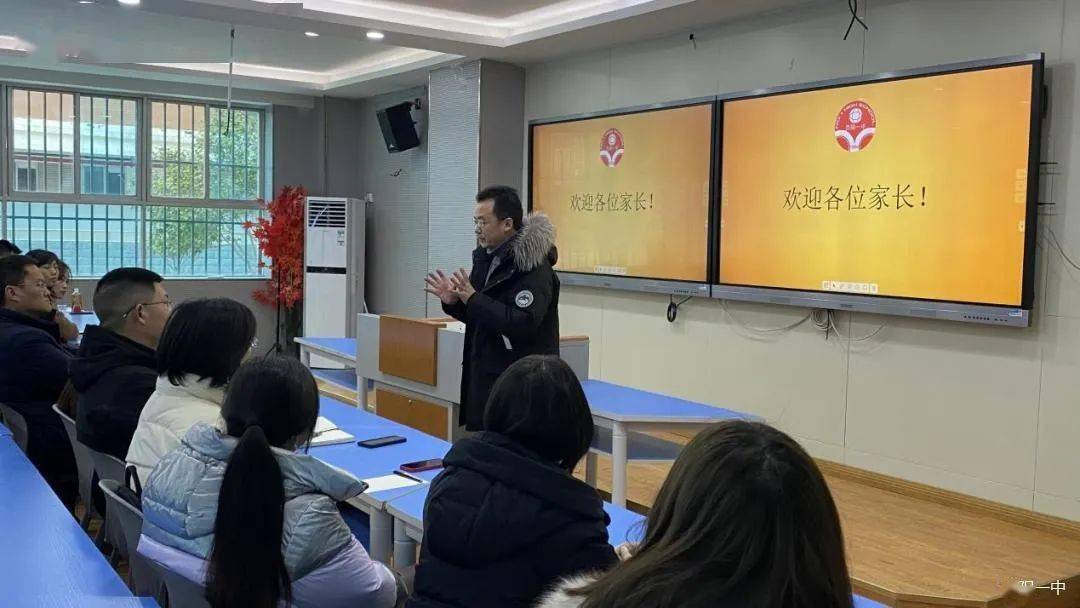 贵阳一中党委书记陈章义,党委副书记,校长曾强再次强调了"丘班"整体办