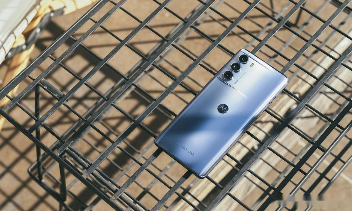 摩托罗拉着急清仓,12g 512g下放到1884元,当真入手就赚_edges_旗舰