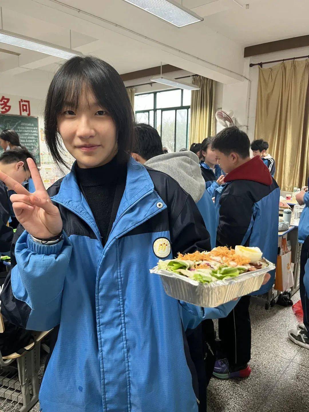 有温度的教育:校园烟火气,最暖学子心——三合初中初二学部开展美食节