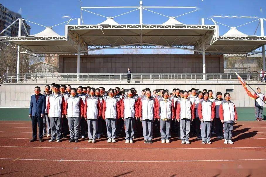 万物随春醒,美好皆可期——朔州市第四中学校举行新学期升旗仪式_国旗