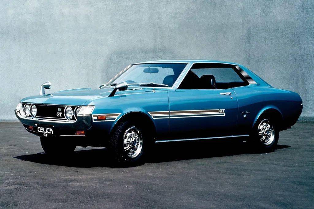 为了迎合1970年日本市场对小型轿跑的需求,toyota顺势推出了celica.